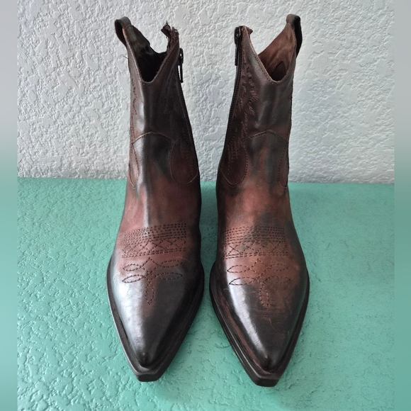 Emanuele Crasto Shoes - Western Ankle Boots Distressed Leather Pointed Toe Side Zip Emanuele Crasto